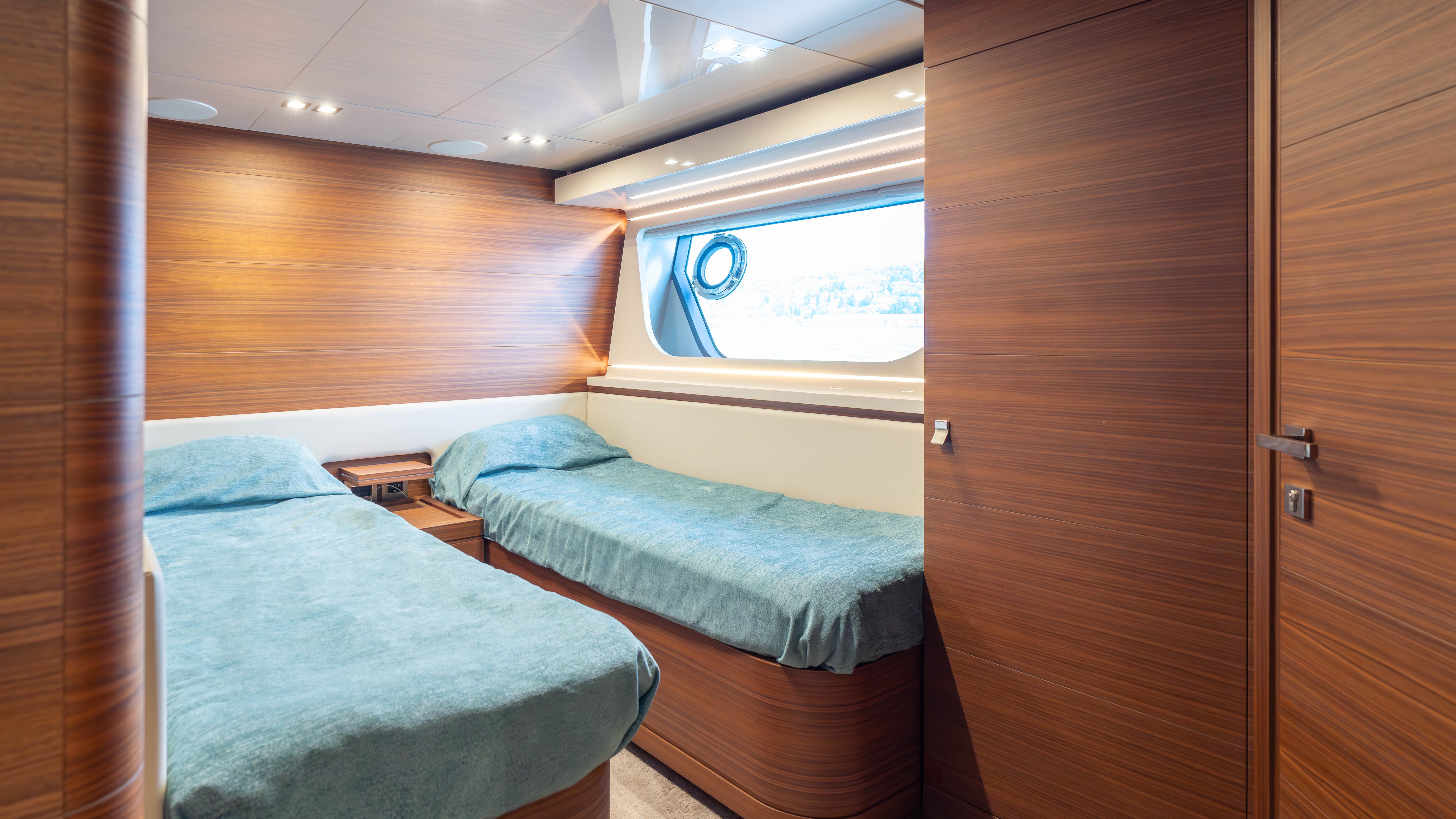 2017 CUSTOM LINE NAVETTA 28 